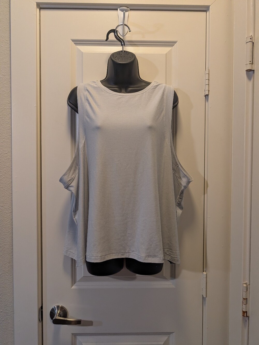 Silver/Gray Plus Old Navy Cropped Active Tank